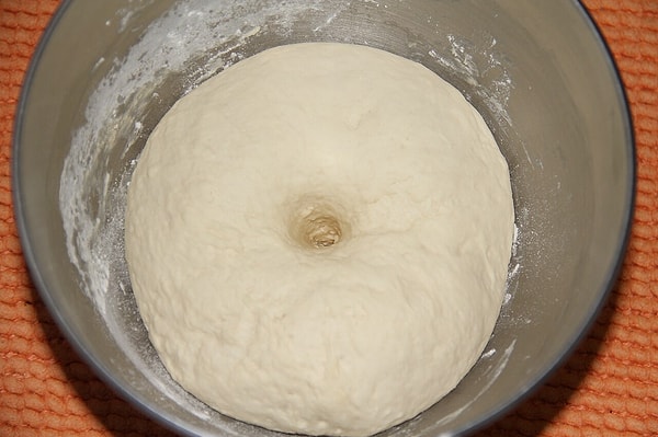 Hamuru yoğurmak yerine dinlendirmek glutene zaman tanıyor