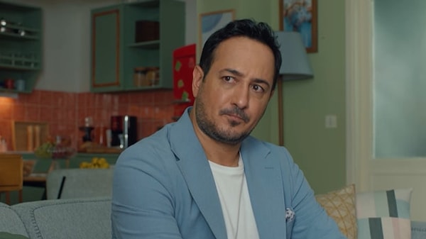 5. sırada ise bizi Sarp Apak'ın canlandırdığı Murat Aydınoğlu karşılıyor.