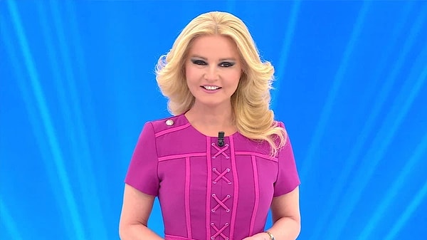 Maça gittiğinde yayına yansıyan görüntülerinin altına da "Canlı yayında bile filtre koydurmuş" yorumu yapılmıştı.