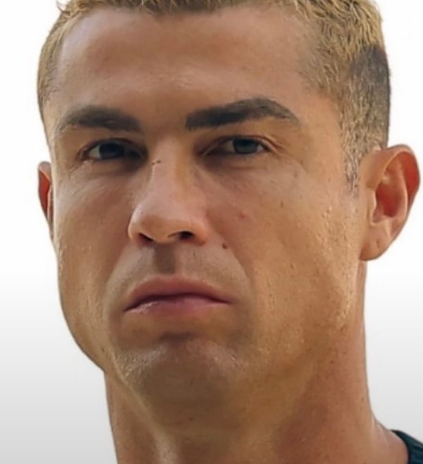 Sosyal medyada yayılan iddialara göre Cristiano Ronaldo, kaşlarına “altın oran kalıcı makyaj” uygulaması yaptırdı.