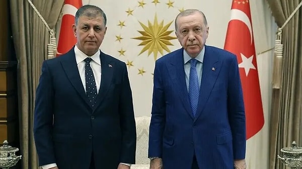 CHP'den istifa eden İzmir Büyükşehir Belediye Başkanı Cemil Tugay bağımsız olarak devam edeceğini açıklamıştı.