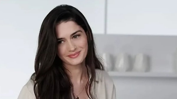Anne Yarısı'na son olarak Esra Şahin dahil oldu. Şahin, Eşref Rüya'nın ardından Ali'nin liseden ilk aşkı Bahar'ı oynayacak.
