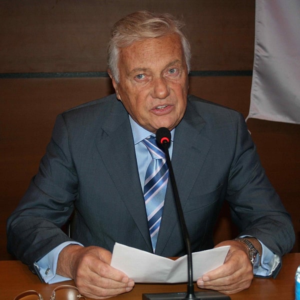 Göksel Arsoy, Samanyolu ile yıldızı parlayan ve Yeşilçam'a Altın Çocuk lakabıyla damga vuran jöndü.