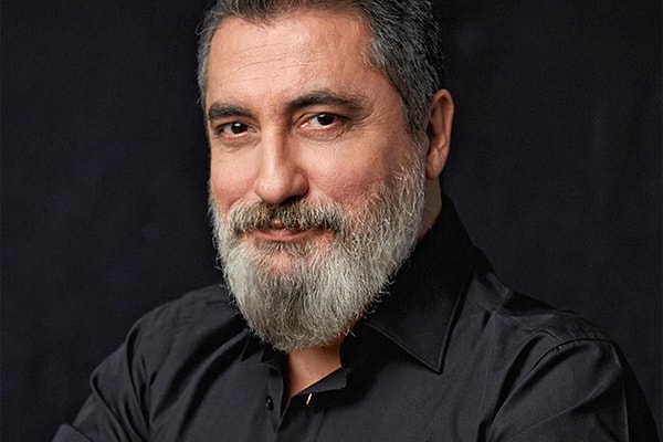 Soner Olgun, kendine has sesiyle duyduğumuz anda tanıdığımız isimlerden.