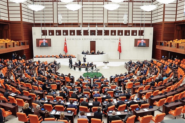 Teklif 2 Ekim'de Meclis'e sunuldu, ilk durak Plan ve Bütçe Komisyonu oldu.