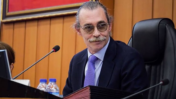 Oyunculuk kariyerinin ardından Etimesgut Belediye Başkanı seçilen Erdal Beşikçioğlu, belediyeye yönelik soruşturma kapsamında tutuklanmıştı.