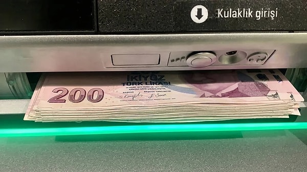SSK ve Bağ-Kur emeklisine yaklaşık yüzde 10, memur emeklisine 8 ile 10 arası zam öngörülüyor.