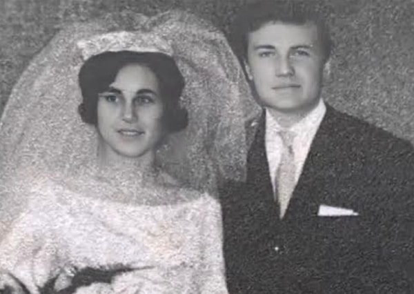 Türkan Şoray'dan Ajda Pekkan'a sanat dünyası Göksel Arsoy'u uğurladı.
