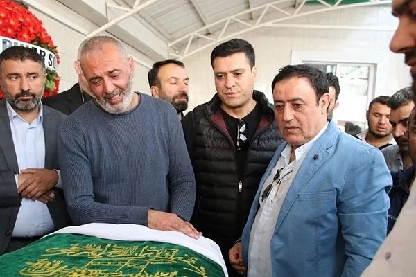 İbrahim Karakaş, Dilber Ay'ın ardından uzun süre yasını yaşadı.