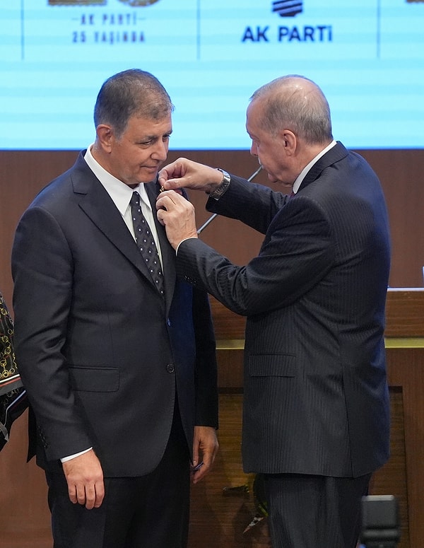 Cemil Tugay: "Cumhuriyet'e samimiyetle sahip çıkan siyasetçi kimsesizlerin kimsesi olmak için çalışandır."
