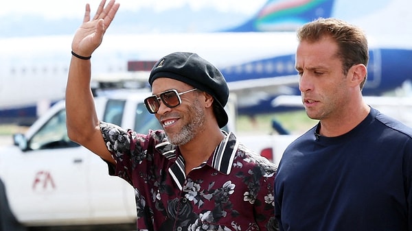 Ronaldinho: "Hikayenin ilk gününden itibaren bir parçası olmak ne büyük bir zevk ve mutluluktu kardeşim!"