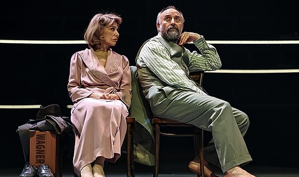Halit Ergenç ve Zerrin Tekindor, “Satıcının Ölümü” ile ilk kez aynı tiyatro sahnesinde buluştu.