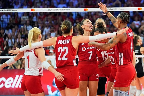 Üstündağ, Koç Topluluğu'nun yıllardır voleybolun ve milli takımın en önemli destekçilerinden biri olduğunu söyledi.