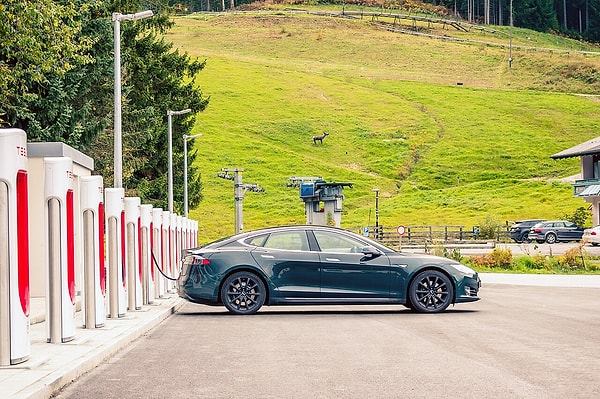 Elektrikli araçlar 130 km/s ile yola devam edebilecek