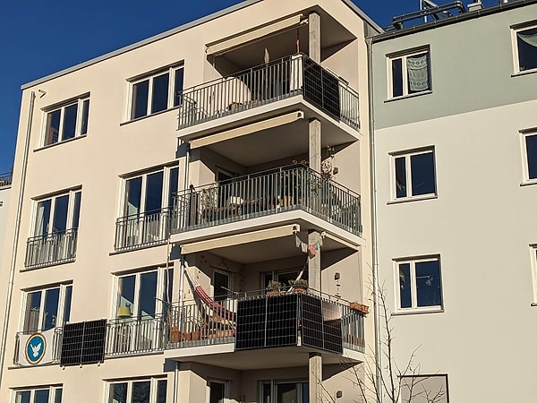 Çatıya Gerek Yok, Bir Priz Yetiyor
