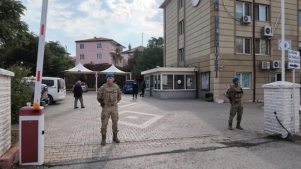 Başkanvekilinin 1 milyon 285 bin liralık para hareketi incelendi.
