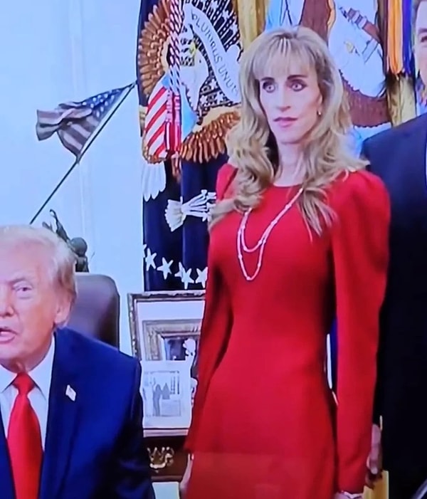 Susan Dell, 7 Ekim'deki Beyaz Saray etkinliğinde kırmızı elbisesiyle dikkat çekti.