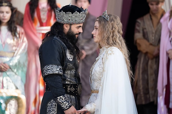 İlk bölümünde 2,49 reyting alan dizi, finalde 1 reytingin altında kaldı.