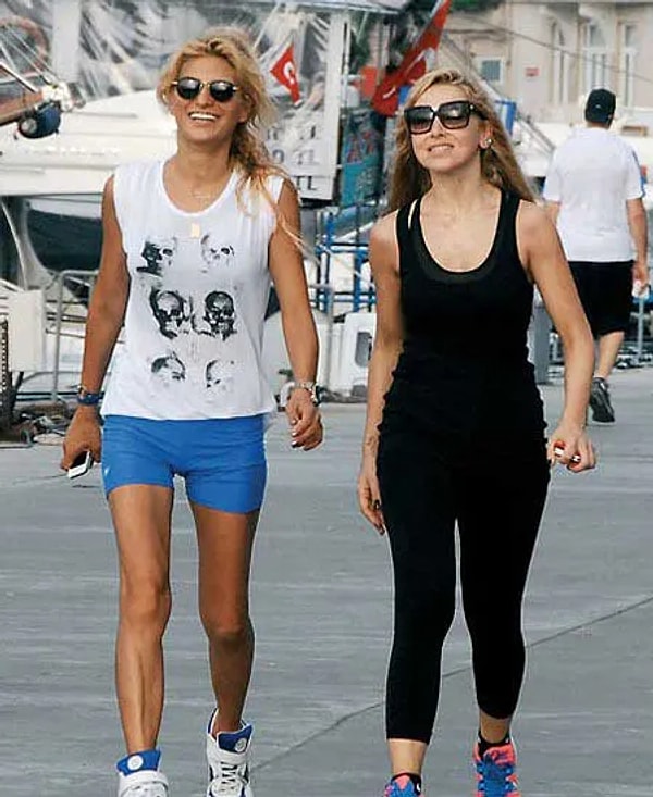 Şeyda Coşkun ve Hadise arasındaki anlaşmazlık aslında yeni değil. İkilinin yıllar önce birlikte çıktığı zayıflama yolculuğu, bir süre sonra karşılıklı açıklamalarla magazin gündeminin en çok konuşulan konularından birine dönüşmüştü.
