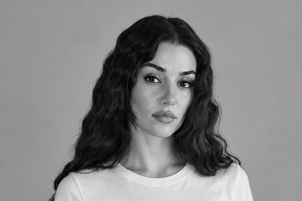 Hande Erçel, Diaspora'da kocasını kaybettikten sonra Almanya'ya yerleşen Merve'yi canlandıracak.