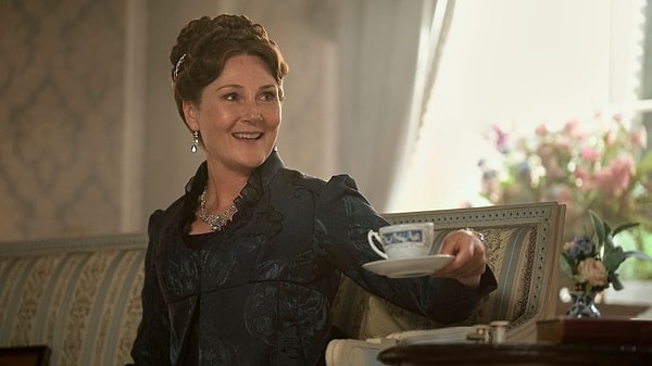 Netflix, Bridgerton evreninde genç Lady Violet'i merkeze alan yeni bir diziye onay verdi.