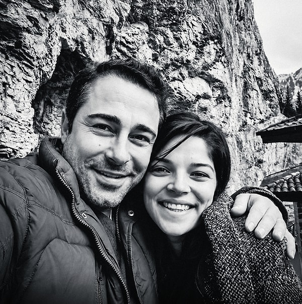 Şarkıcı Atilla Taş'ın kızı Sezen Taş'tan gelen acı haberle sarsılmıştık. Henüz 34 yaşında hayatını kaybeden genç kadının ölümünün ardından ünlü şarkıcının yaşadığı büyük acı gündeme gelmişti.