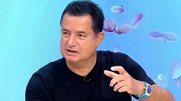 Berfu Yenenler'in YouTube kanalına konuk olan Acun Ilıcalı, evindeki siyah tişörtlerin sayısının 1200’e ulaştığını açıkladı!