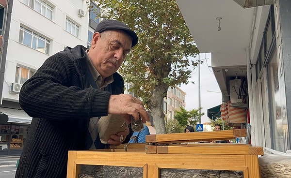 Yarım Asırdır Aynı Köşede