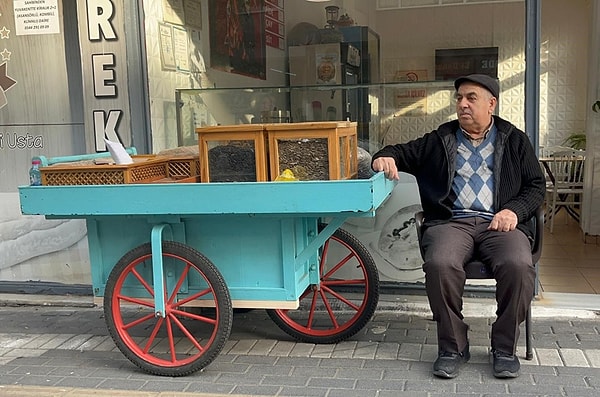 Çocukken Ondan Çekirdek Alanlar Hâlâ Müşterisi