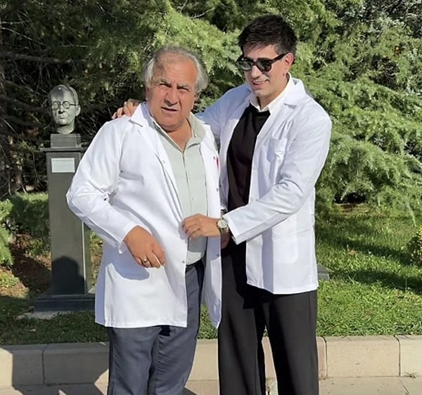 Hikâye, Türkan'ın anlatımına göre üniversite sınavıyla başlıyor.