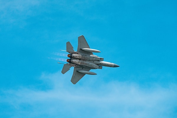 Kraliçe, solo uçuştan önce eğitim uçaklarıyla ve çift kişilik Gripen ile uzun bir hazırlık sürecinden geçti.