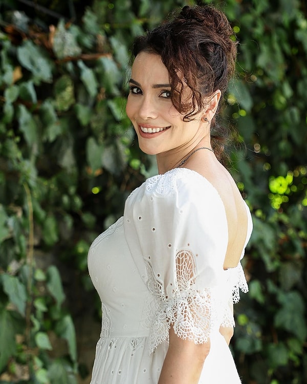 Özgü Namal'ın yerine görüşülen Songül Öden de Cevher'den çekildi.