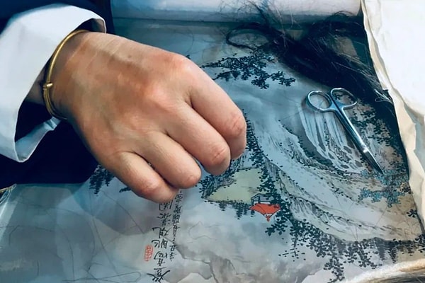 Saçla nakış geleneği Tang döneminde işlenen Buda tasvirleriyle başladı