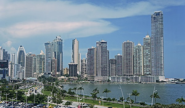 Panama City'de binalar sallandı.