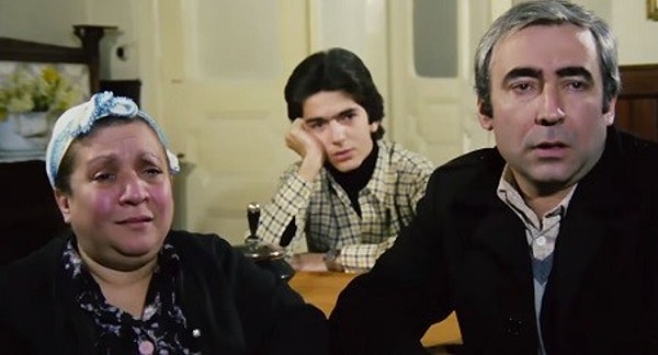 Neşeli Günler, Yeşilçam'ın en sevilen aile filmlerinden biri.