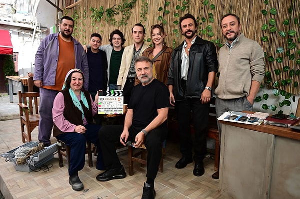 Dizide Oktay Kaynarca "Hamal Kemal", Fahriye Evcen "Hayat", Caner Cindoruk ise "Egemen" karakterine hayat veriyor.