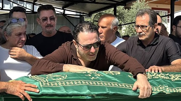 Atilla Taş, 34 yaşındaki kızı Sezen Taş’ı son yolculuğuna uğurladı.