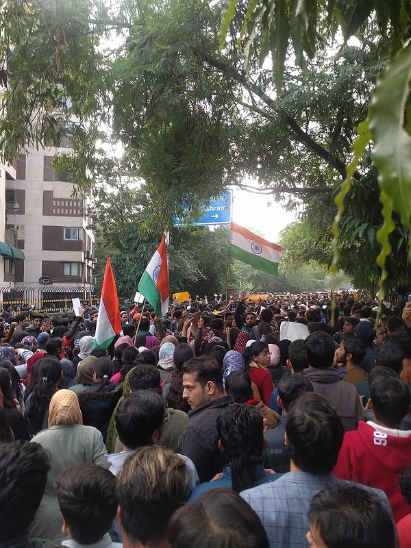 Gözaltılar protestoyu durdurmadı.
