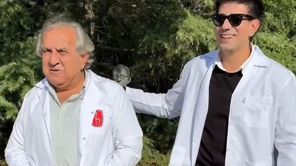 Emre Türkan'ın babasının önlük giyme törenini paylaştığı video 8 milyondan fazla izlendi.