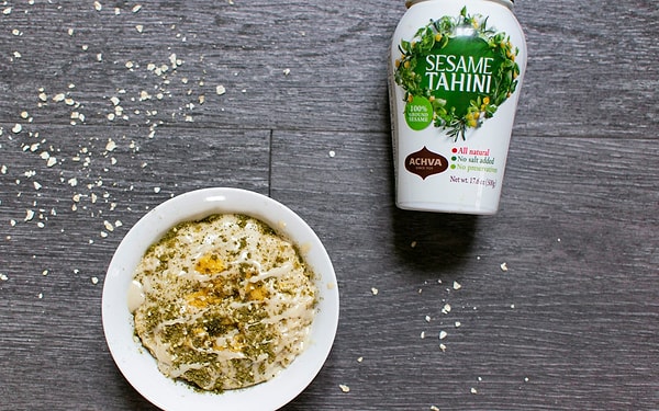 Protein denince akla ilk gelen yoğurt oluyor ama tahine de bir şans verebilirsiniz