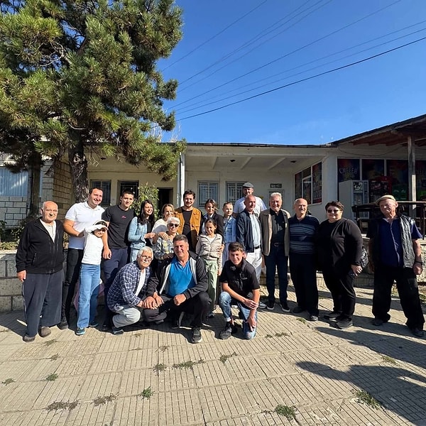 İstanbul doğumlu olan başarılı oyuncunun, anne tarafından Boşnak kökenli, baba tarafından ise Bulgaristan göçmeni olduğu biliniyordu.