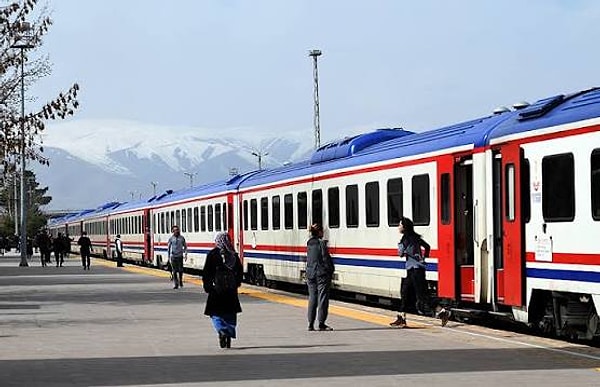 Anadolu’nun tarihi, kültürel ve doğal güzelliklerini demir yolu konforuyla sunan hatta seferler, Ankara-Kars ve Kars-Ankara yönlerinde 35’er olmak üzere planlandı.