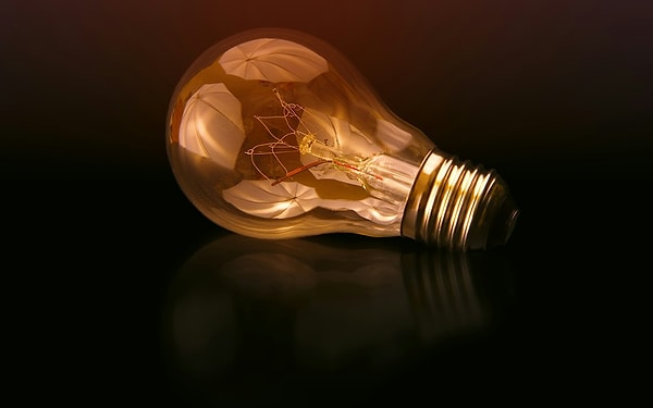 LED ile Akkor Ampul Arasındaki Fark Işığın Türünde