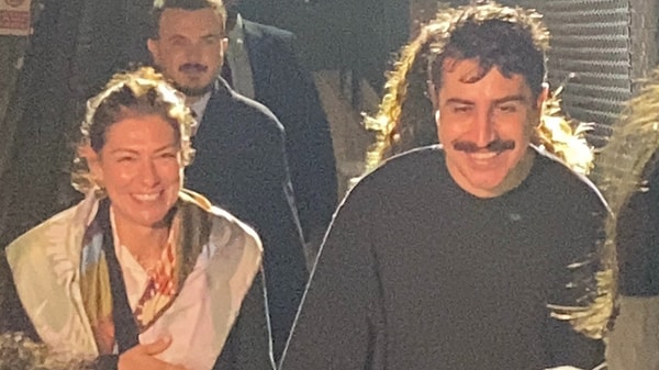 Otosansür onu ikiyüzlü hissettirdi.