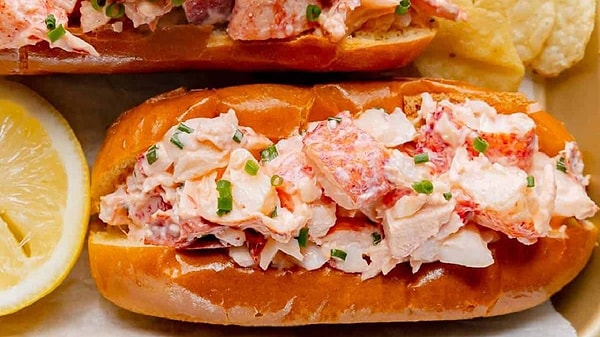 16. sırada ABD'den Maine-style lobster roll var.