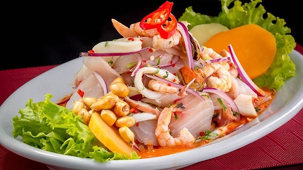 11. sırada Peru'dan ceviche mixto var.