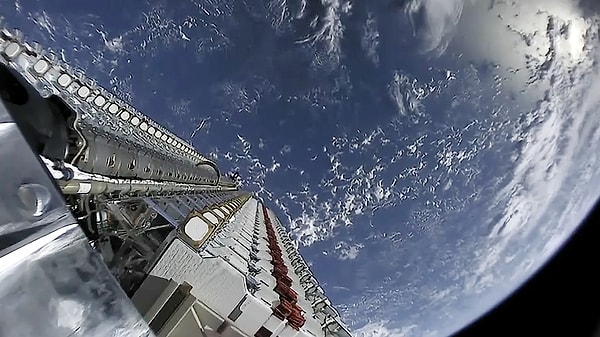 SpaceX, düşük frekanslı lisansları satın alıyor.