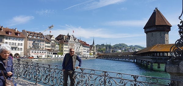 Yazımı, İsviçre'nin turizmdeki o butik ama devasa konumunu özetleyen, duyduğumda tebessüm etmemi sağlayan küçük bir fıkrayla tamamlamak istiyorum: