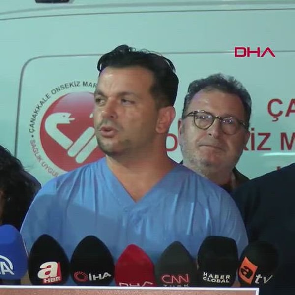 Prof. Dr. Ercan Akşit, Cem Yılmaz'a el bileğinden 40 dakikada balon ve stent işlemi yaptı.
