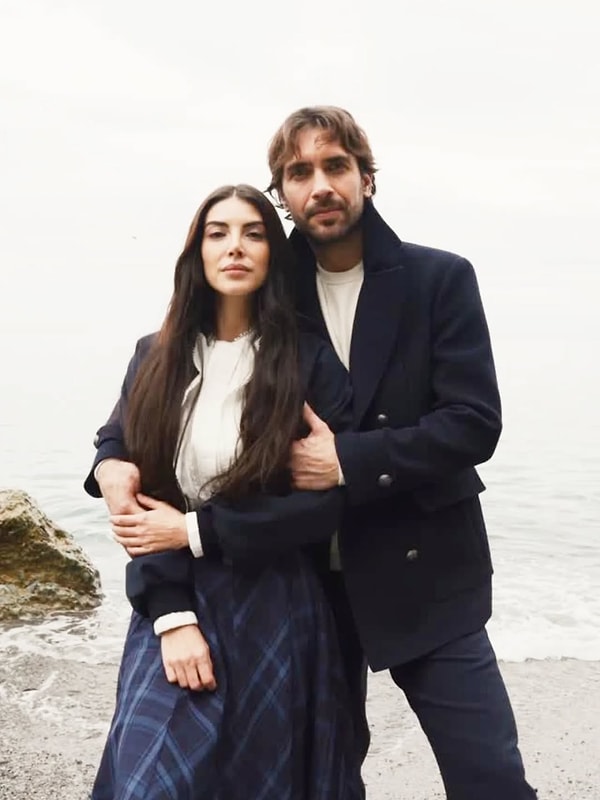 Taşacak Bu Deniz'in Esme ve Adil'i, 921 oyla sezonun en beğenilen dizi çifti oldu.